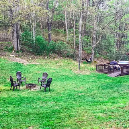 Charming cottage with pond in Heart of New River Gorge