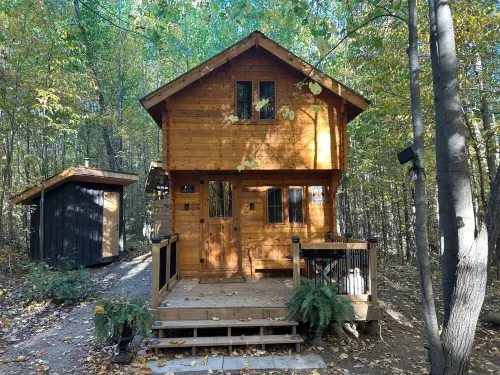 East Cabin • Hidden Off-Grid Getaway in Ontario