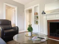 Spring Street Suites B / Stylish 3BD/1BA Apt