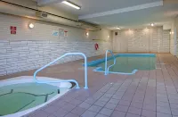 Riverland Inn & Suites - Bathtub