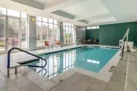 Holiday Inn ATLANTA-GAS SOUTH ARENA AREA by IHG - ที่มีสระว่ายน้ำ