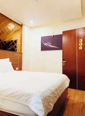 HOTEL MINH THƯ 2 Các khách sạn gần Trường Cao đẳng Kinh tế - Công nghệ Tp.Hồ Chí Minh