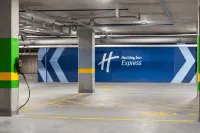 Holiday Inn Express MONTREAL AIRPORT - ST-LAURENT by IHG - parking
