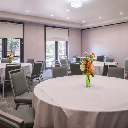 Holiday Inn & Suites DALLAS-ADDISON by IHG