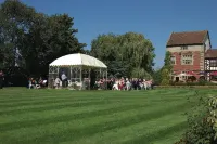 Albright Hussey Manor