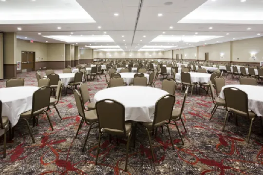 Holiday Inn Express & Suites Willmar by IHG