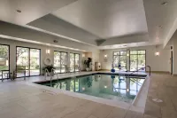 Hampton Inn & Suites Milwaukee West - Pools