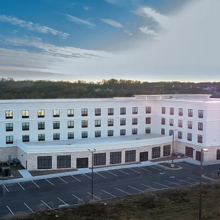 Holiday Inn KANSAS CITY - NORTHEAST by IHG Отели рядом с достопримечательностью «Worlds Of Fun Oceans of Fun»