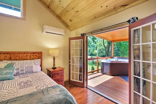 Deck & Hot Tub: Bryson City Riverfront Cabin! - balcony