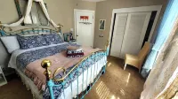 Adorable Sunny Priv. Entrance Suite & Bathroom w/ Patio Close to Beach & Center Hotel a St. Petersburg