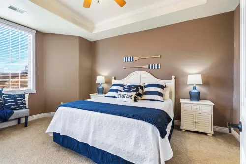 Cliffside Lake Retreat - 2 Bdr, Walk to Table Rock - 3-Star