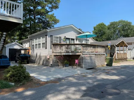 Charming Beach Cottage with Outdoor Shower and Golf Cart - Delightful Escape