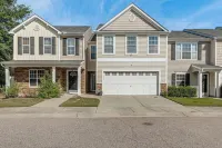Centrally Located Raleigh Townhome w/ Pool Access - Condos