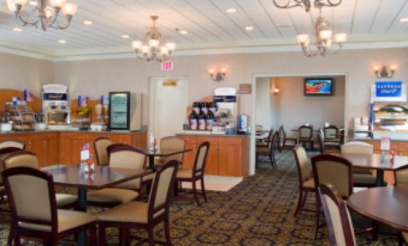 Holiday Inn Express & Suites BOSTON - CAMBRIDGE by IHG