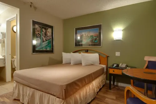 Vagabond Inn Bakersfield North - Motels