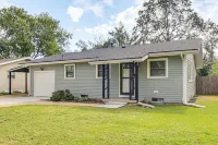 2 Mi to Zoo, Fenced Yard: Family Home in Wichita! - 2 estrellas