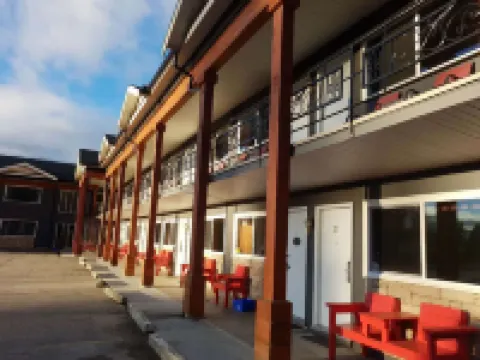 Alpine Inn & Suites Hotels in Revelstoke