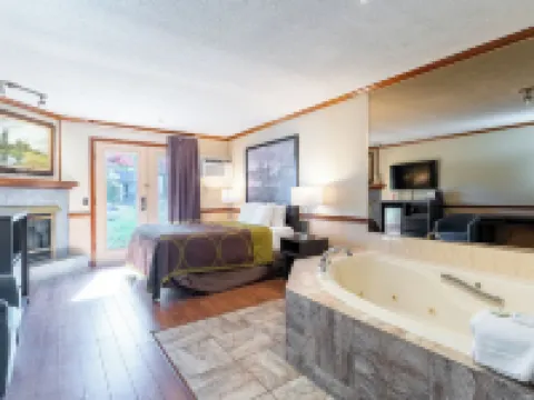 Super 8 by Wyndham Gananoque Country Squire Resort Hotels in Gananoque