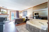 Super 8 by Wyndham Gananoque        Country Squire Resort Hotels in Gananoque