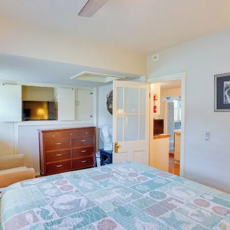 Tropical Island Escape w/ Deck, Walk to Avalon Bay
