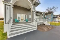 Home on Fox River Modern Decor Style!