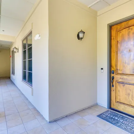 Top-Floor Lake-View Condo w/ Boat Dock Access