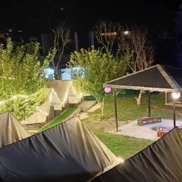 Red Leaf Resort & Cafe