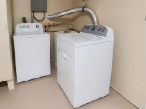 Modern Peaceful Getaway•9 Min to Beach•Fast Wi-Fi Hotels in Holiday