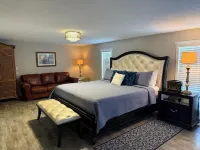 Walk to Muirfield – Backyard Pavilion, 2 Fire Pits for Ultimate Relaxation!