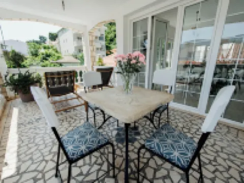 Apartments Captain's Villa Hotels in Budva