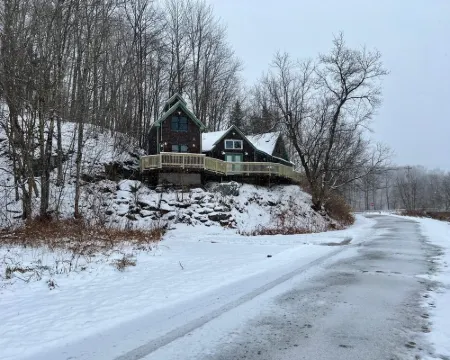 Winter Wonderland Near Jay Peak 蒙哥馬利酒店