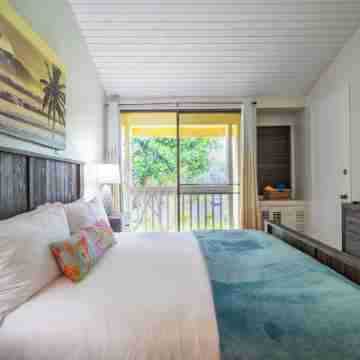 Magnificent Newly Renovated TBay Golf Course Condo Rooms