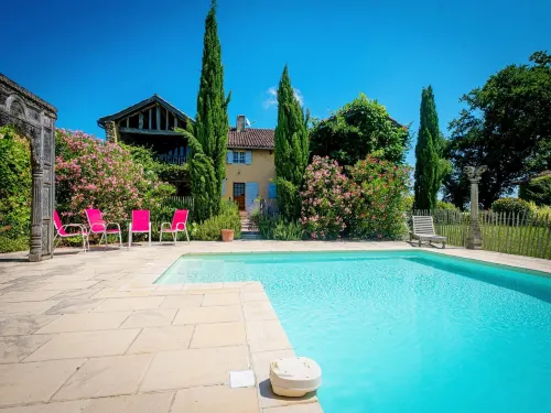 Beautiful farmhouse with private pool - พร้อมระเบียง