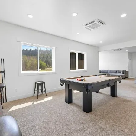 Three Primary Suites: Family and Dog Friendly