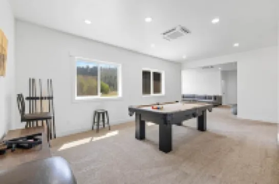 Three Primary Suites: Family and Dog Friendly