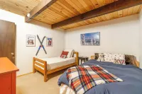 West Shore Tahoe Cabin - Loft Movie Nights Pets