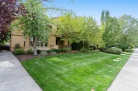 Old Mill Proxi 2 Bedroom Townhouse by Redawning