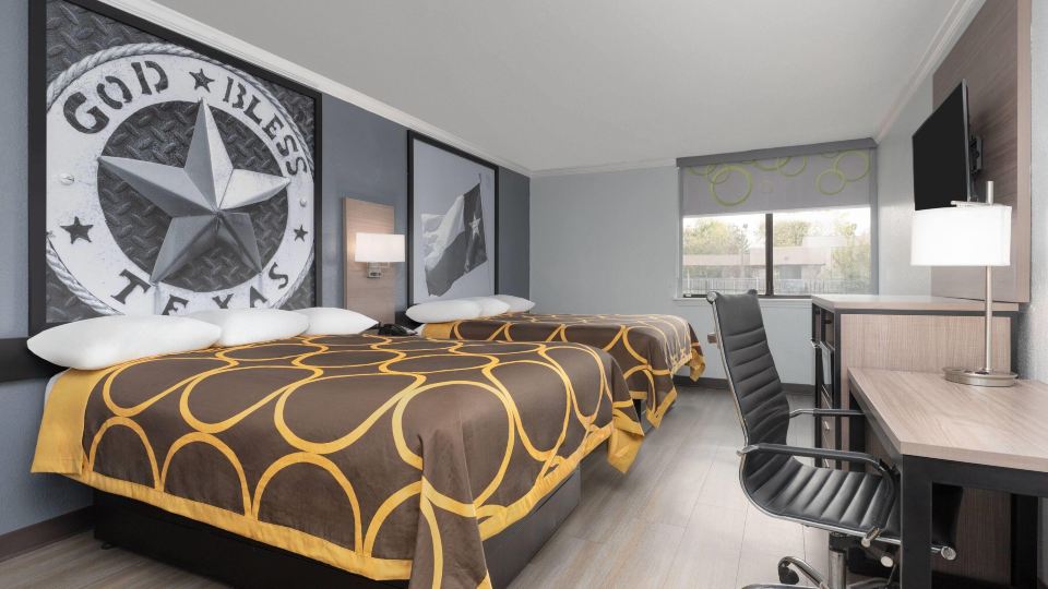 Super 8 by Wyndham Fort Worth Entertainment District