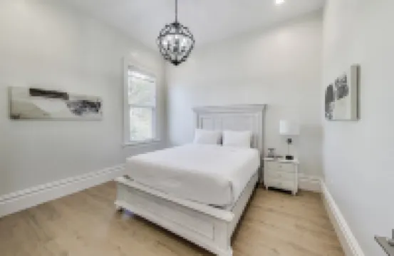 Charming Oasis with Garden Access - Stylish Retreat