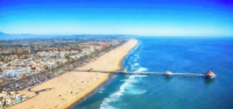 Lazy Palm-Free Beach Pass! Pool! 1/2 Mile to Marshwalk and Marina! 3 King Bdrms!