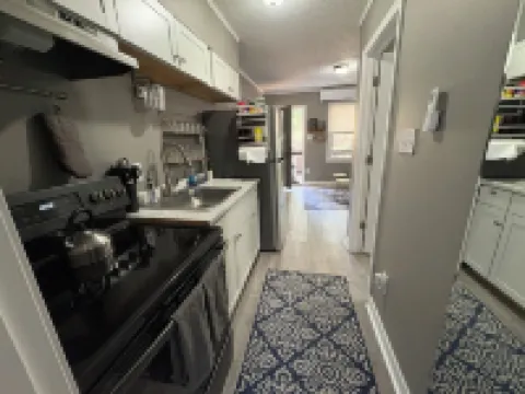 Cozy Court Street #5 Hotels in Fayette County