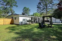 Urban Farmhouse with A Modernism Twist! 4 Bedroom Home by RedAwning - 3-Star