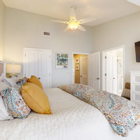 Oceanfront Townhome with Lovely Ocean View, Pool, Fast WiFi & W/D