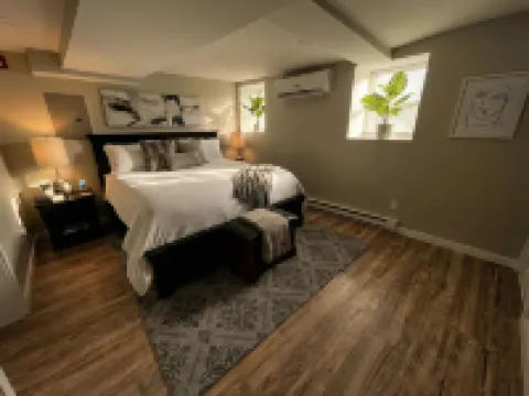 Fast WiFi and Convenient Parking - Stylish Modern Oasis Hotéis em 