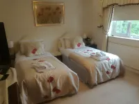 Myrtle Cottage Vacation Rooms - parcheggio