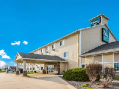 Quality Inn & Suites Eldridge Davenport North Hotels in Eldridge