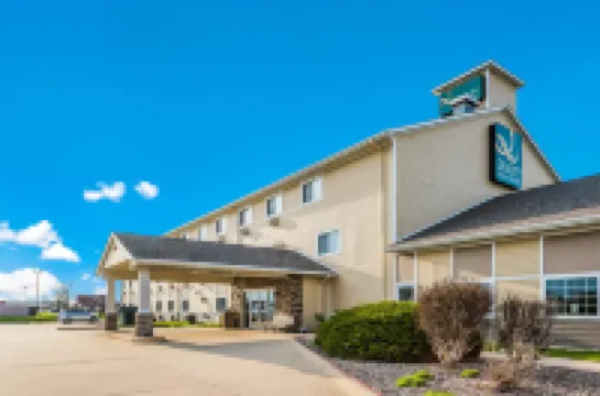 Quality Inn & Suites Eldridge Davenport North Hotels in 