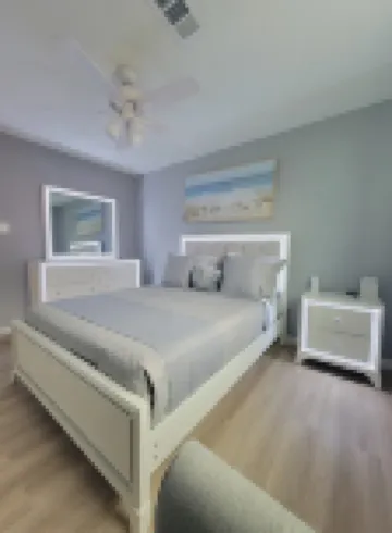 Galveston beach house - 1 block from the beach