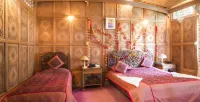 DeLaila Luxury Houseboats by Shahnawaz - Bed and Breakfasts