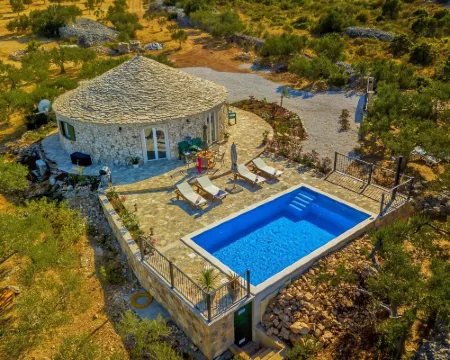 House Villa Getaway Hoteles en Mirca